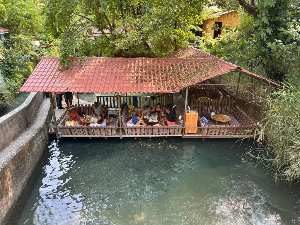 Köyceğiz Yuvarlakçay Akarsu Restaurant'tan bir kare.